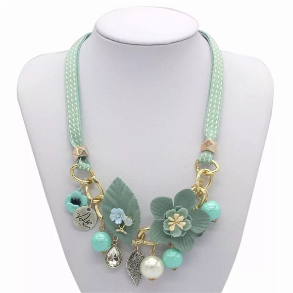 unknown Jewelry - Flower Choker